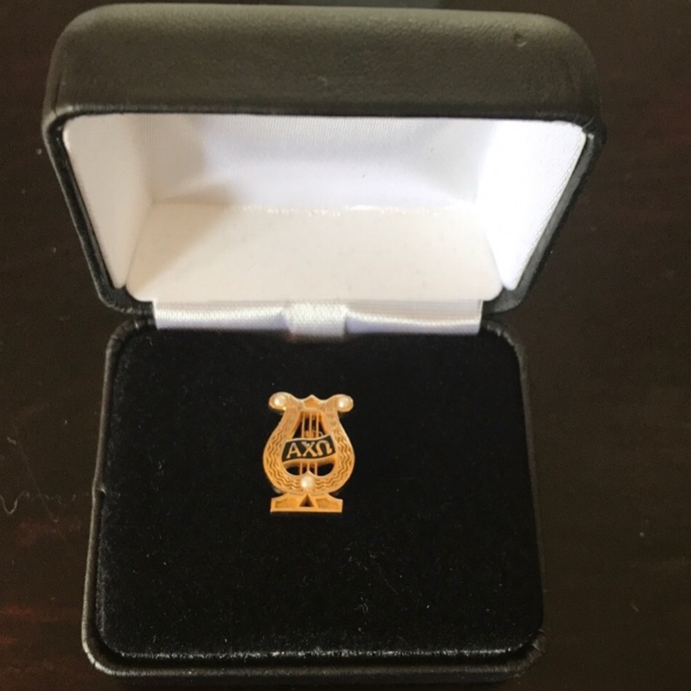 Axo pin